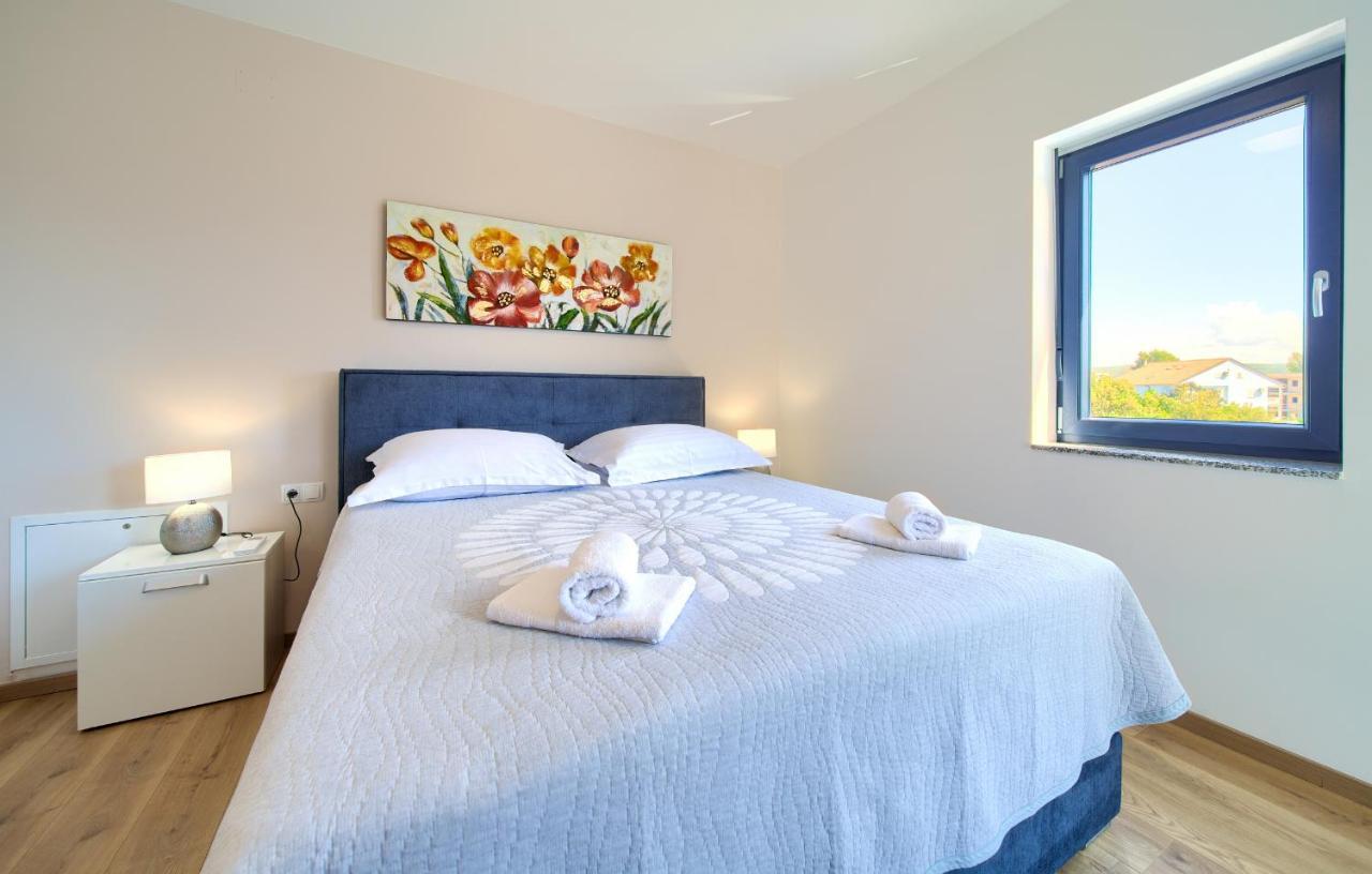 Apartments Paola & Karla With Pool คิร์ก ภายนอก รูปภาพ