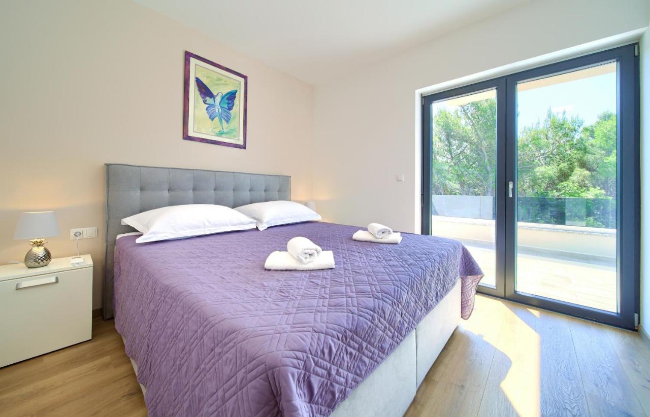 Apartments Paola & Karla With Pool คิร์ก ภายนอก รูปภาพ