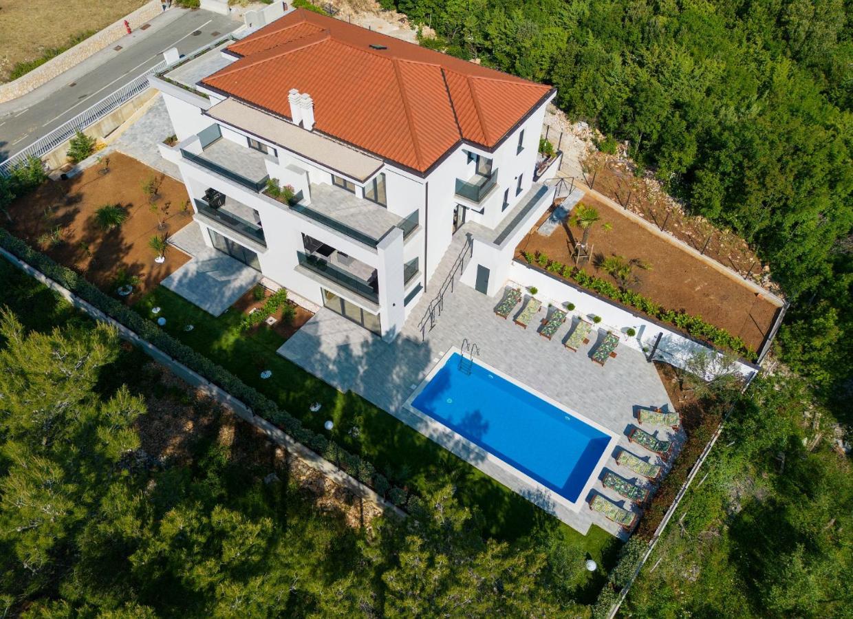 Apartments Paola & Karla With Pool คิร์ก ภายนอก รูปภาพ