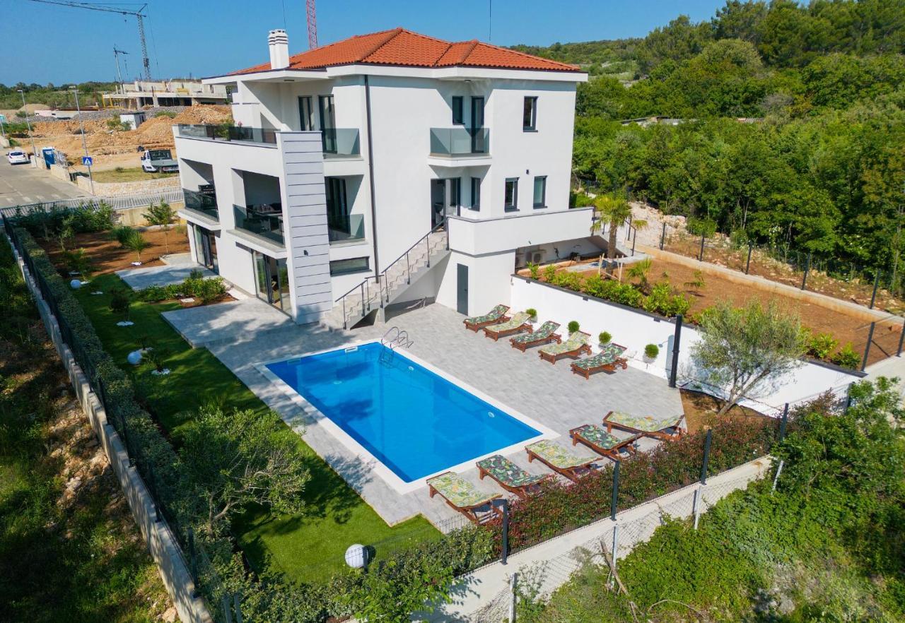 Apartments Paola & Karla With Pool คิร์ก ภายนอก รูปภาพ