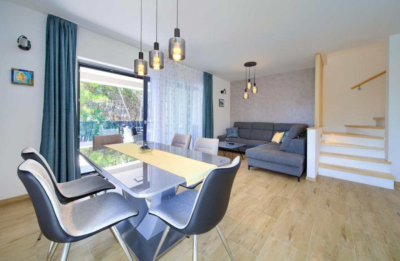 Apartments Paola & Karla With Pool คิร์ก ภายนอก รูปภาพ