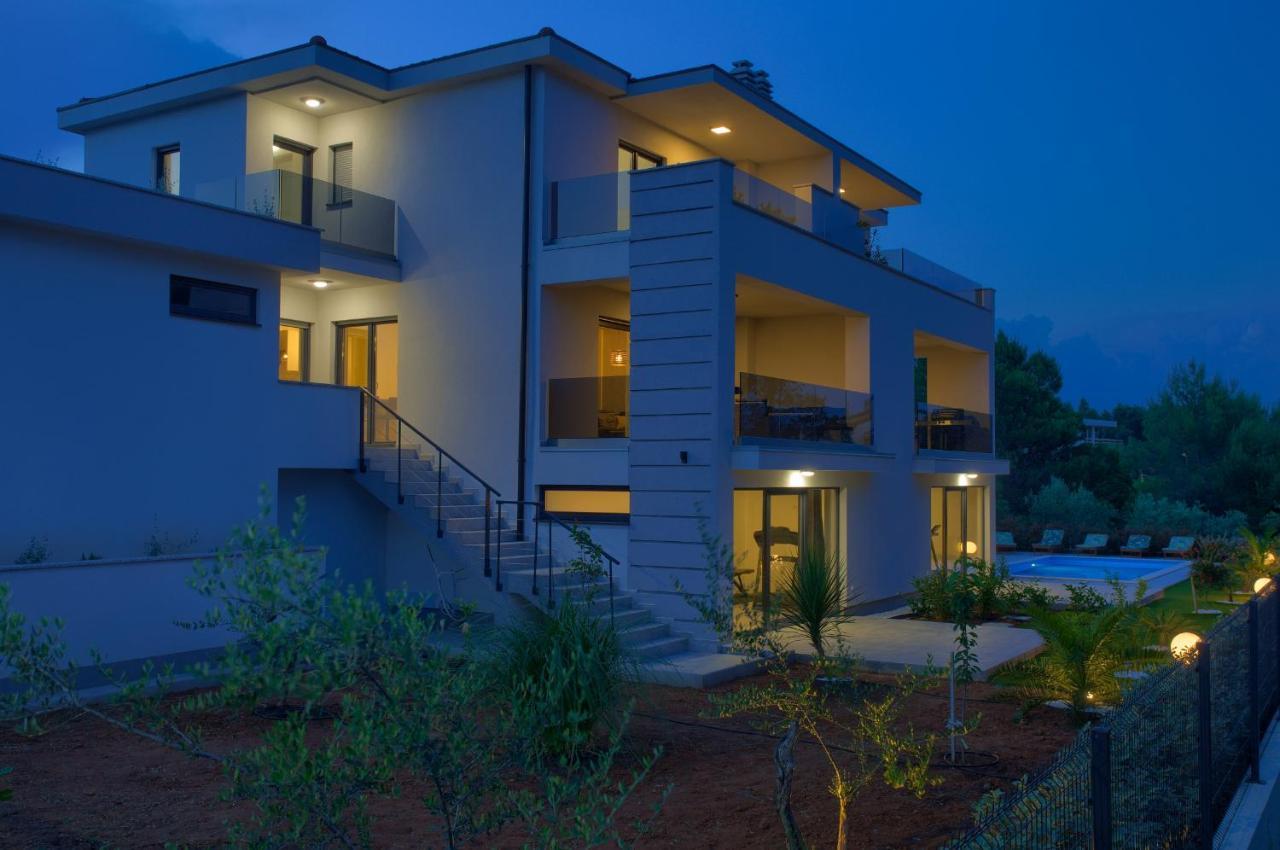 Apartments Paola & Karla With Pool คิร์ก ภายนอก รูปภาพ