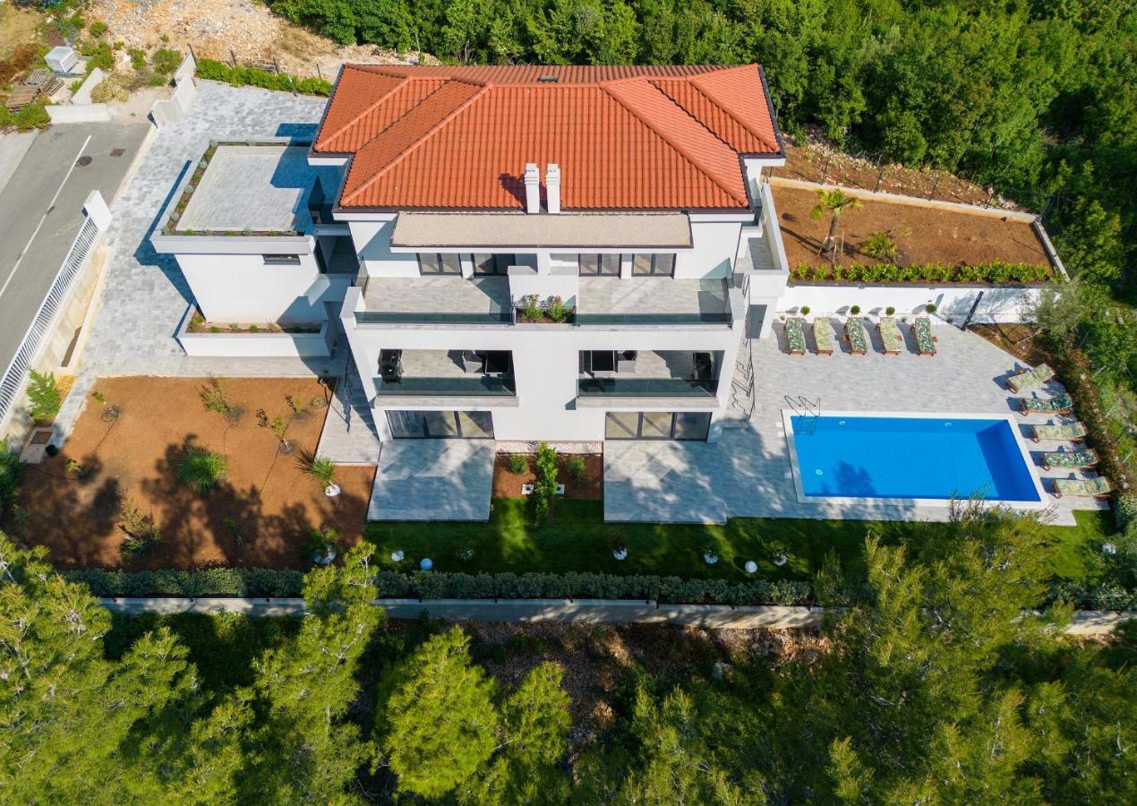 Apartments Paola & Karla With Pool คิร์ก ภายนอก รูปภาพ