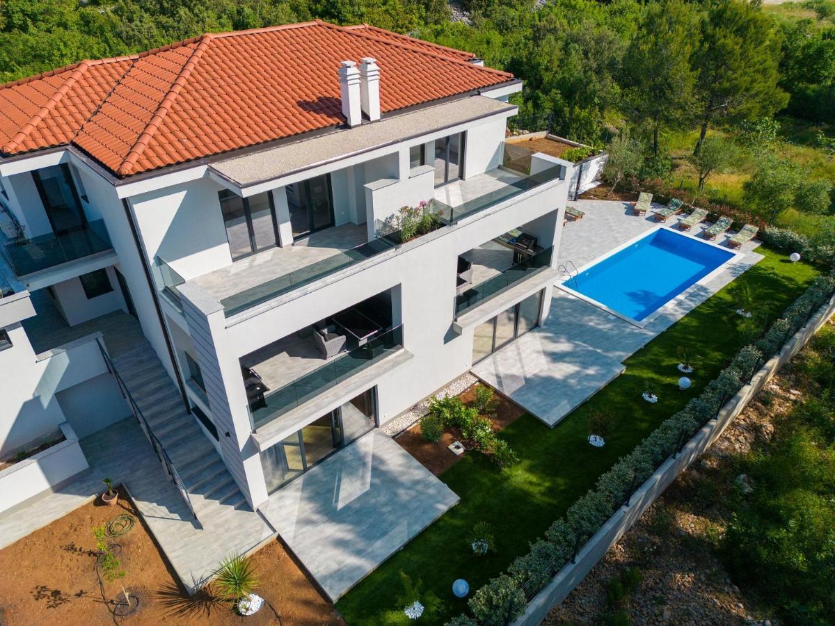 Apartments Paola & Karla With Pool คิร์ก ภายนอก รูปภาพ