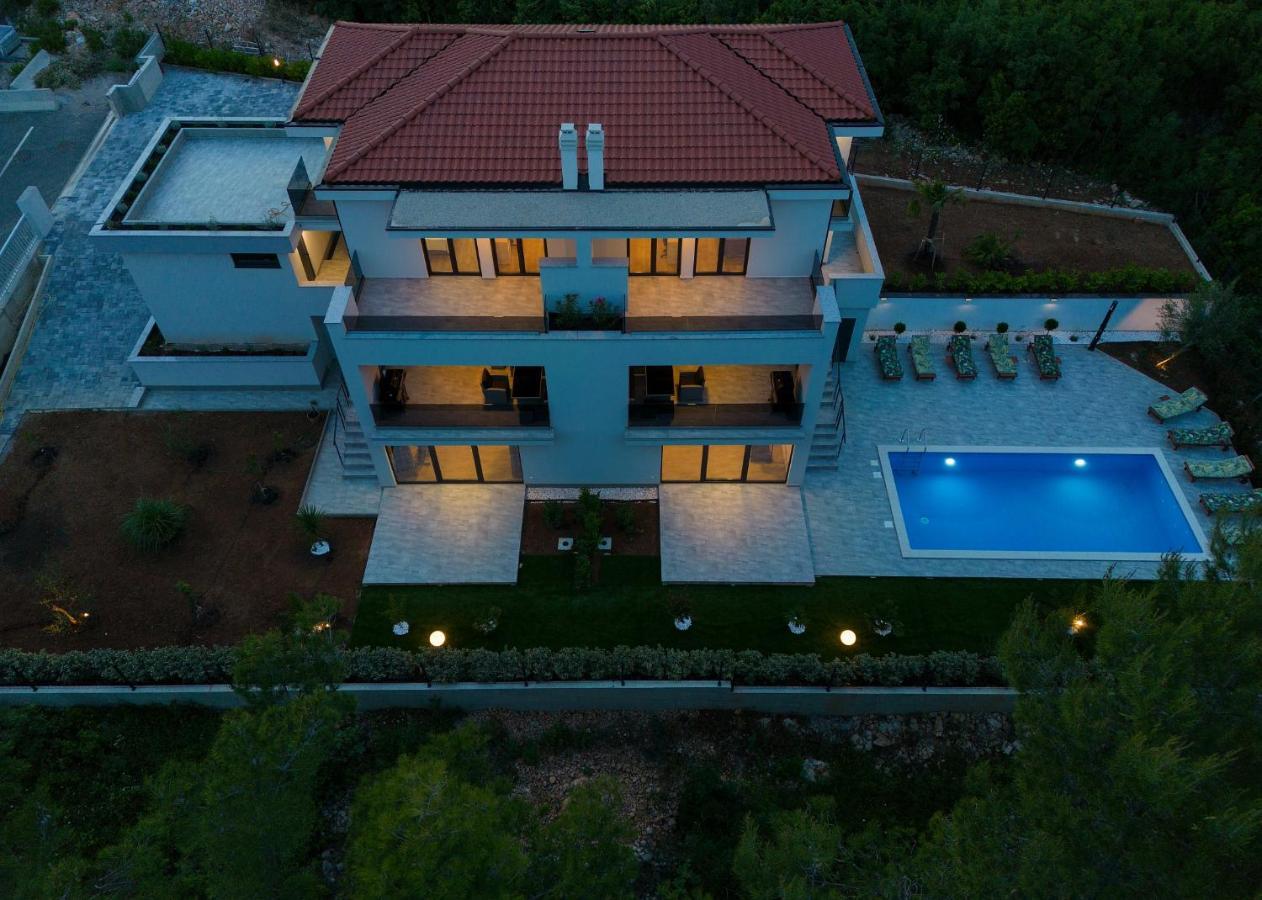Apartments Paola & Karla With Pool คิร์ก ภายนอก รูปภาพ