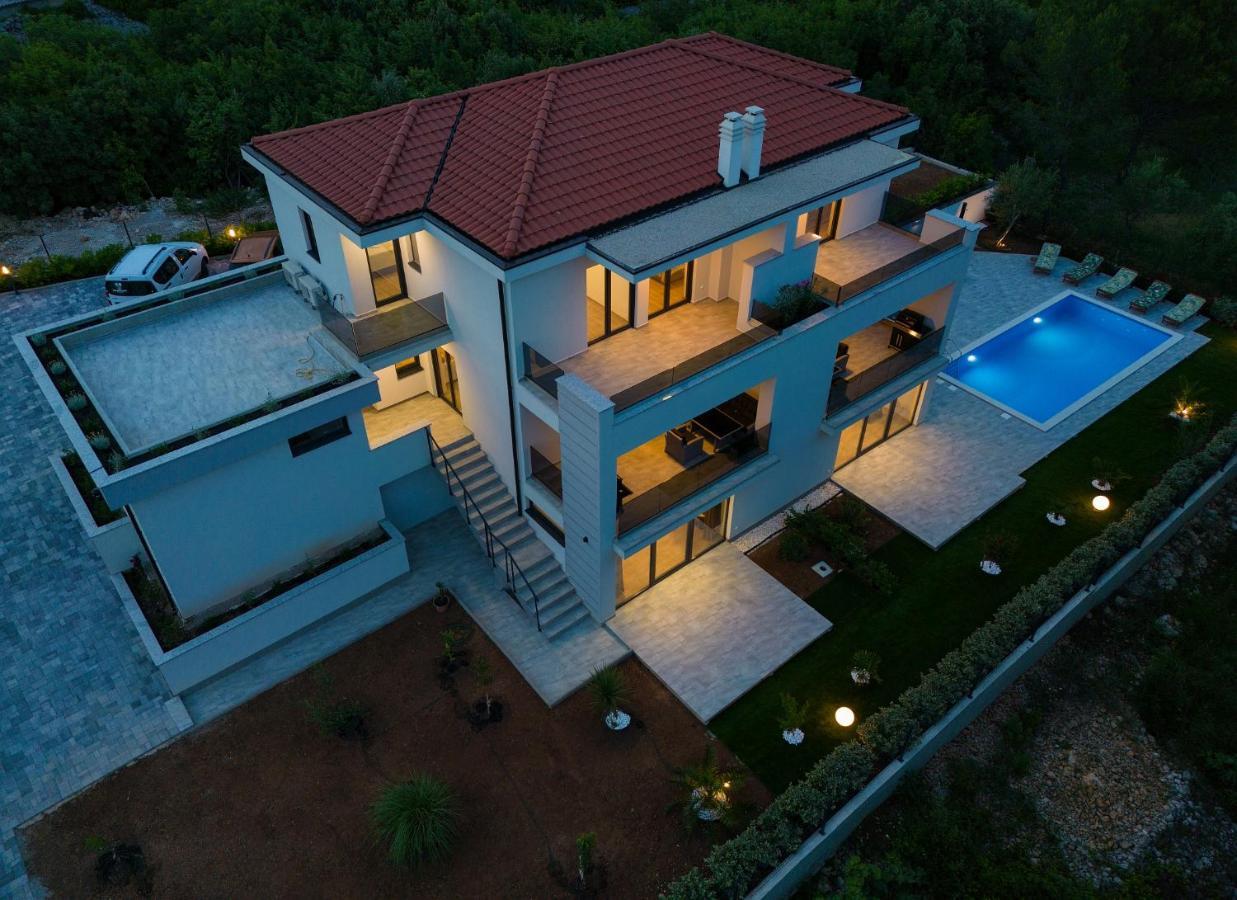 Apartments Paola & Karla With Pool คิร์ก ภายนอก รูปภาพ