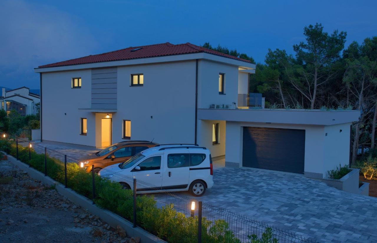 Apartments Paola & Karla With Pool คิร์ก ภายนอก รูปภาพ