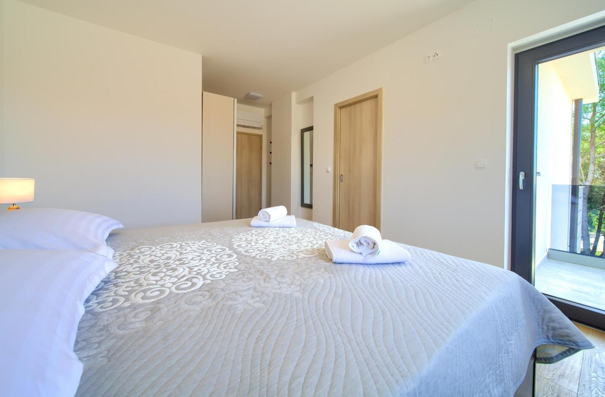 Apartments Paola & Karla With Pool คิร์ก ห้อง รูปภาพ